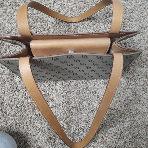 Dooney and Bourke East/West Structured Signature Monogram shoulder bag - Picture 4 of 9